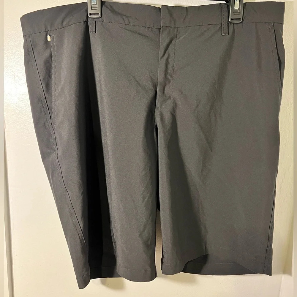 J. Lindeberg, 40, black,micro stretch lined,4pocket button zip clasp golf shorts